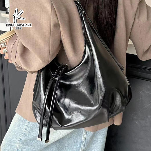 经典鲨2024年秋季新款纯色潮流大容量时尚单肩斜挎手提包KGB05-D385091 商品图4