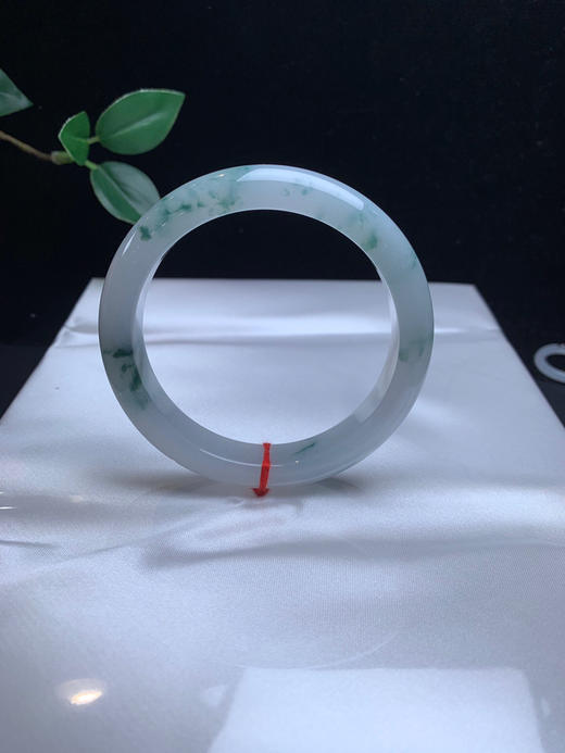 611198 正圈58冰飘花手镯，12.5-8.9mm，冰润干净。很秀气 商品图1