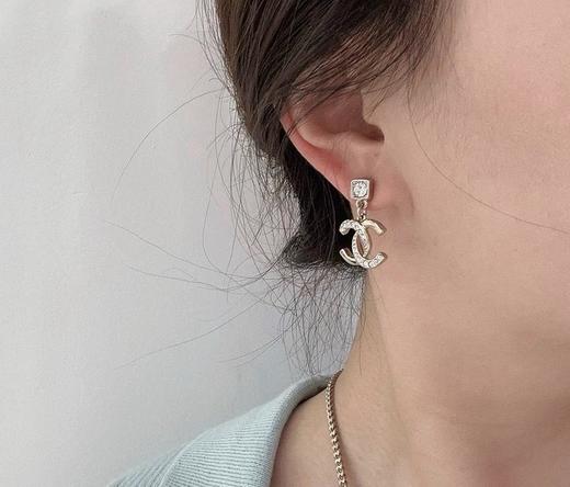 香奈儿24P新款耳钉金色方块水钻双C吊坠耳环（UY*XTY） 商品图4