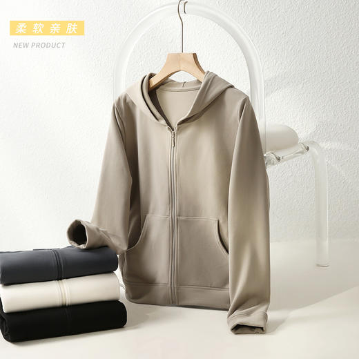 秋冬简约风云朵带帽衫 双面磨毛感质感细腻柔软，云朵般柔软亲肤，单穿叠穿有型  商品图6