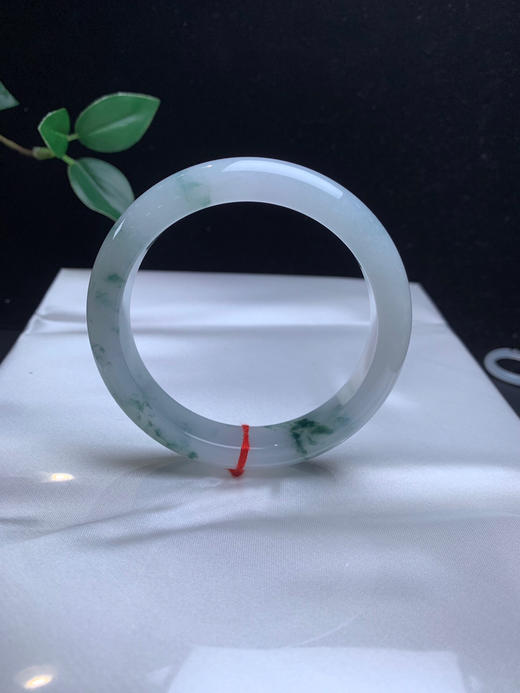 611198 正圈58冰飘花手镯，12.5-8.9mm，冰润干净。很秀气 商品图2