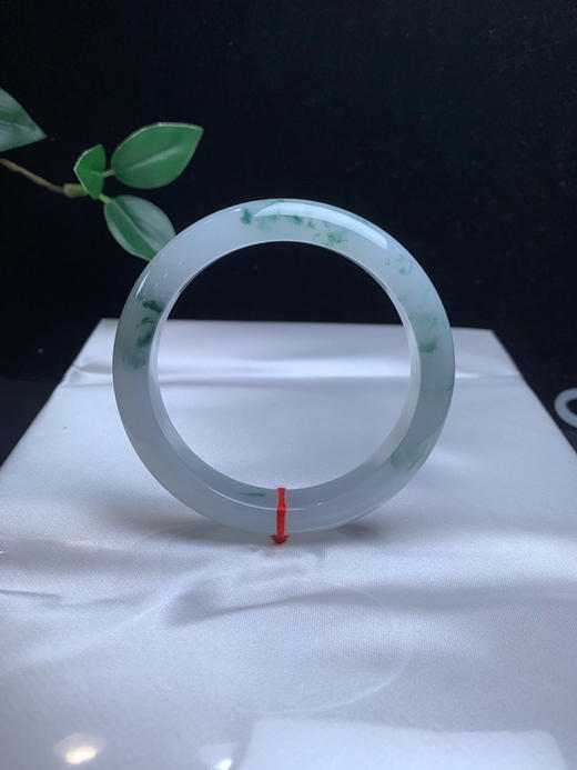 611198 正圈58冰飘花手镯，12.5-8.9mm，冰润干净。很秀气 商品图0