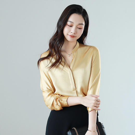 火桐hooton 鎏金岁月 22姆米缎面绉V领上衣YT2008 商品图5