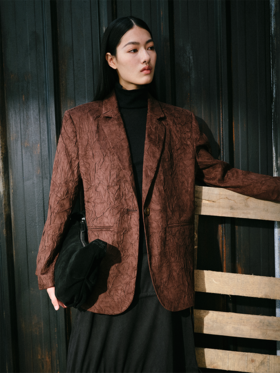 LIYIHAN 24秋新麂皮压褶廓形西装外套肌理缎面女复古风高级设计感