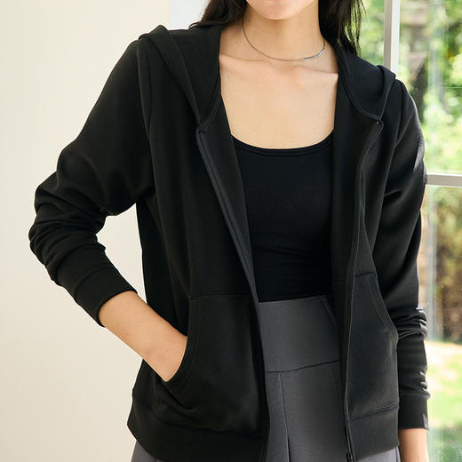 秋冬简约风云朵带帽衫 双面磨毛感质感细腻柔软，云朵般柔软亲肤，单穿叠穿有型  商品图1