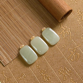 玉美人菲菲HZ#18K和田玉无事牌吊坠约20*29mm-多样性发一