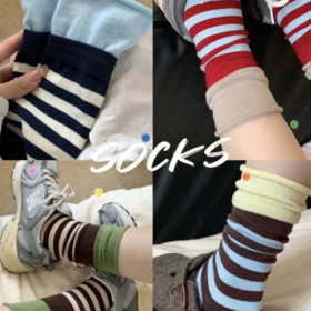 🎉🎉🎉【美拉德双袜口条纹中筒袜】👉1.无骨袜头高支优质精梳棉 ，🍁含棉量高，棉料软乎糯唧唧 ~ 2.条纹双袜口撞色亮色系