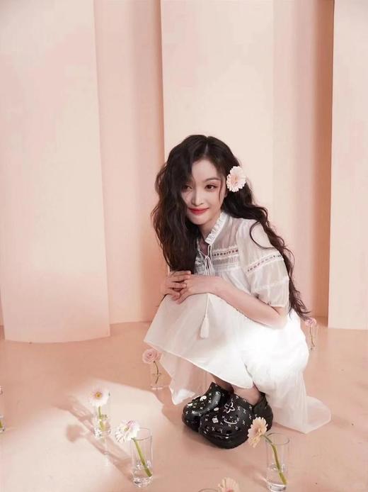 势必大热！代购级SMFK&CROCS联名厚底洞洞鞋，美式甜心辣妹穿搭，黑白配诠释的高级感*，对小个子太友好了，谁能拒绝原地*鞋！（HY） 商品图2