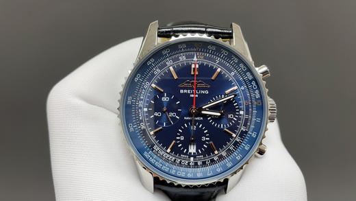 NOOBMaker百年灵❕❕全新航空计时腕表（Navitimer）问世70周年，百年灵以大胆色彩焕新演绎经典腕表。尺寸43mm➕316进口精钢『非国产材质』迭代款无疑是地道的航空计时腕表‼️‼️‼️ 商品图4