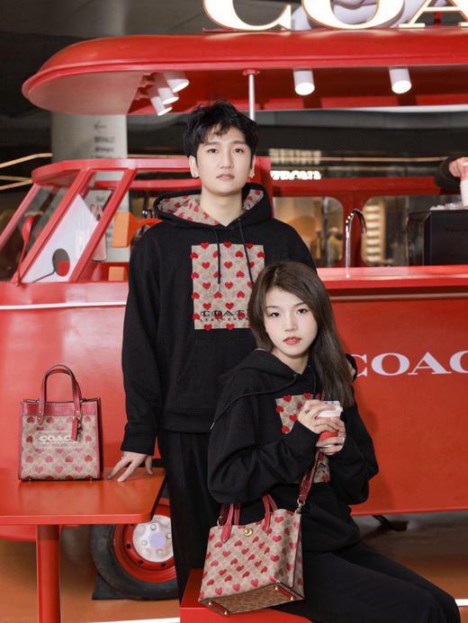 新增老花开衫、短款毛衣~🧨coa*ch热门爆款上线🔥贸易公司渠道❗️超级低价拼手速抢！【27款蔻驰情侣卫衣合集】古力娜扎同款！原价都是1-3k的售价！今天全部换季福利秒❗️ 商品图4