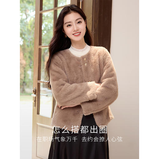 【年终特卖】熙世界气质名媛仿貂毛外套冬季2025新款宽松小香风保暖短款上衣 商品图2