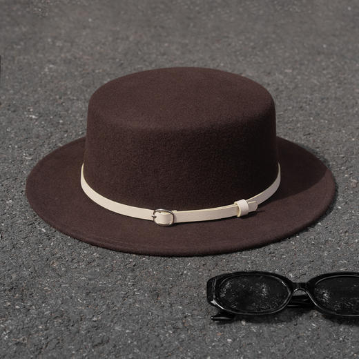 YL178疯帽子与爱丽丝 英伦复古羊毛呢礼帽子女帅气皮带平顶帽保暖毡帽秋冬新款 商品图4