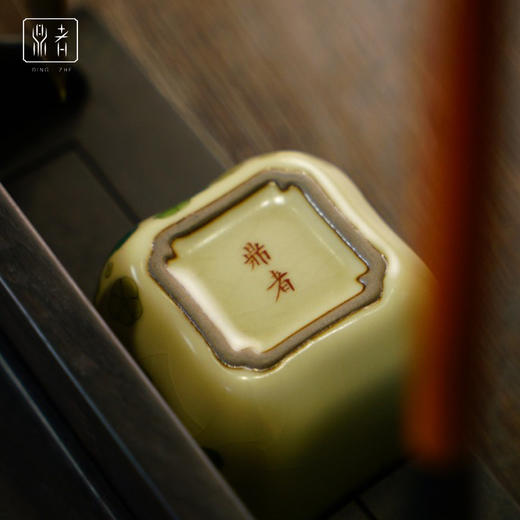 问鼎鼎者汝瓷四方杯（绘画年年有余）（缺货） 商品图4