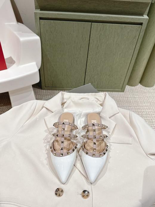 华伦天奴2024ss复古工艺金字塔大柳钉扣平底鞋/高跟鞋（UY*VX） 商品图1