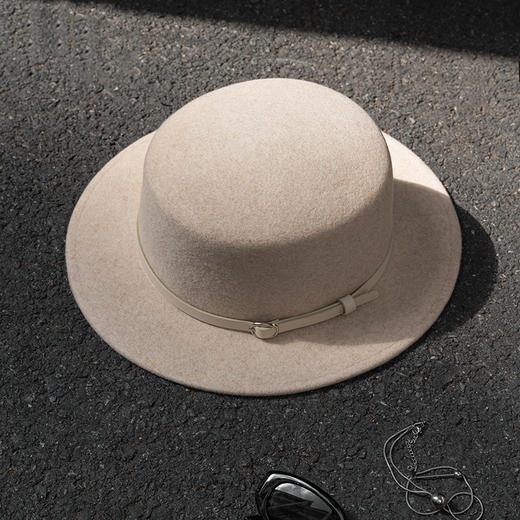 YL178疯帽子与爱丽丝 英伦复古羊毛呢礼帽子女帅气皮带平顶帽保暖毡帽秋冬新款 商品图2