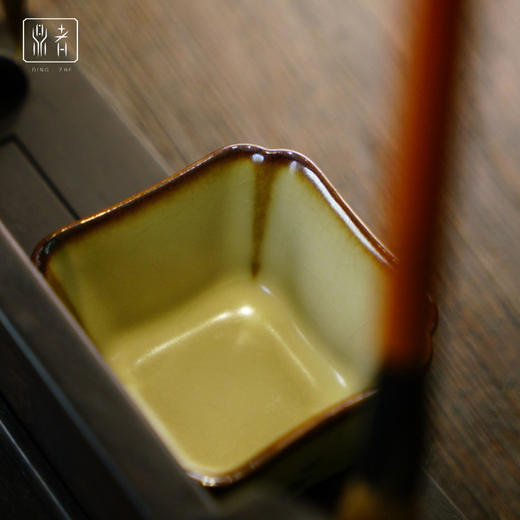 问鼎鼎者汝瓷四方杯（绘画年年有余）（缺货） 商品图3