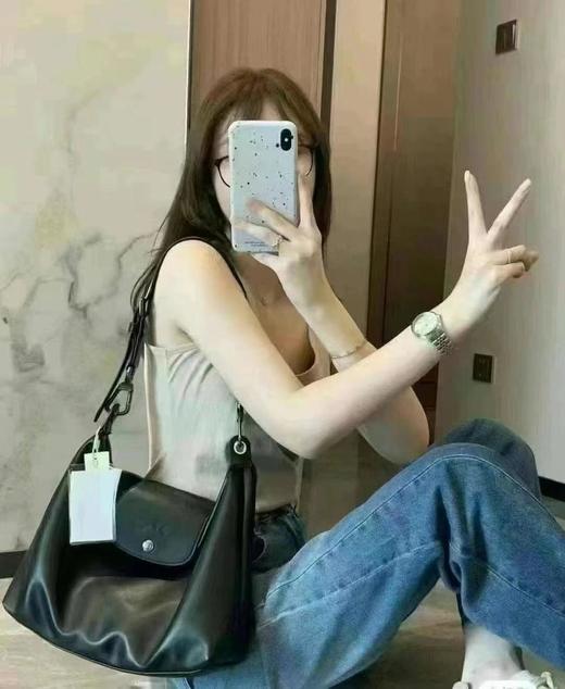 珑骧longchamp70周年限量版牛皮腋下包原厂包装（SS） 商品图9