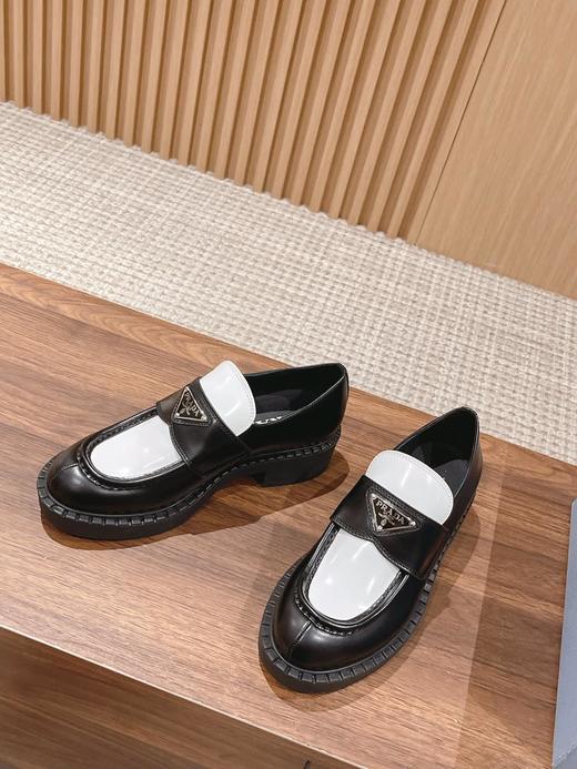 PRADA普拉达三角牌复古乐福鞋（SLB） 商品图1