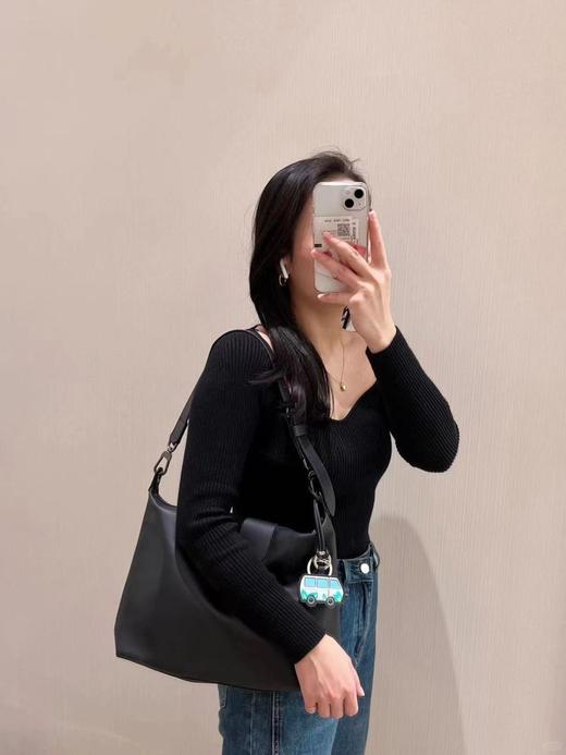 珑骧longchamp70周年限量版牛皮腋下包原厂包装（SS） 商品图5