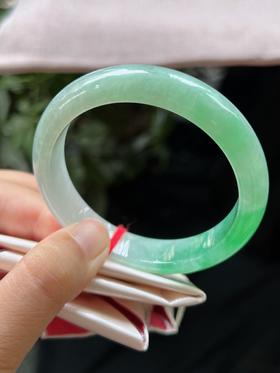 57圈口翡翠手镯
