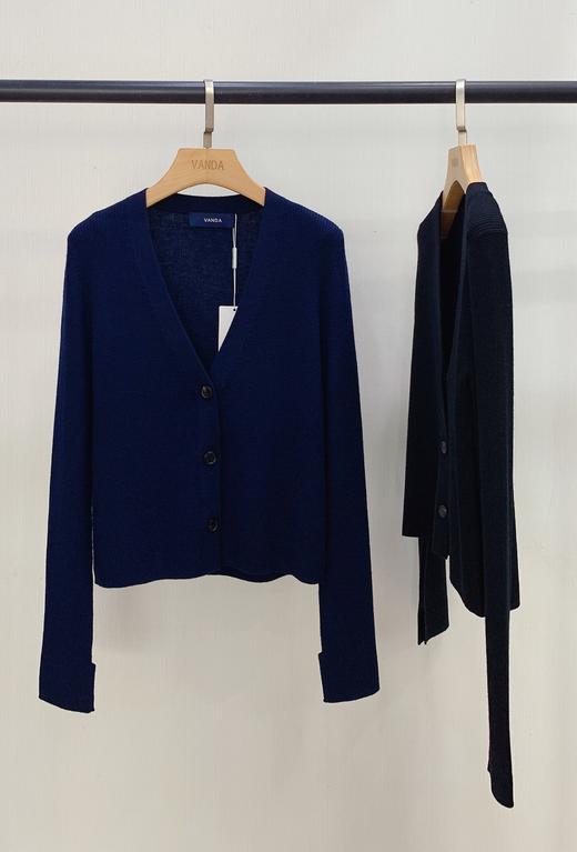 坑条V领羊毛开衫 商品图3