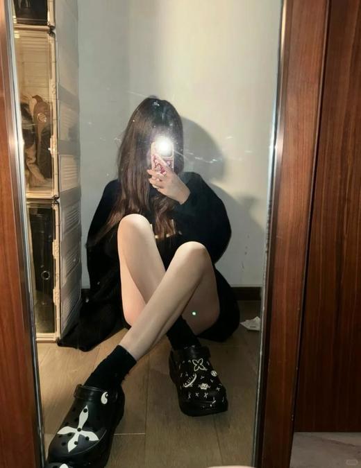 势必大热！代购级SMFK&CROCS联名厚底洞洞鞋，美式甜心辣妹穿搭，黑白配诠释的高级感*，对小个子太友好了，谁能拒绝原地*鞋！（HY） 商品图5