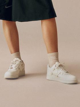 【云粉节】【88折】7楼耐克360 女子AF1白金四钩空军一号低帮板鞋 FV3654-111吊牌价849现价747