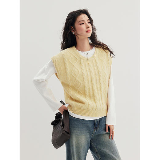 棉仓3576990010-重磅羊驼毛绞花编织马甲——蛋奶黄 商品图1