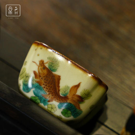 问鼎鼎者汝瓷四方杯（绘画年年有余）（缺货） 商品图1