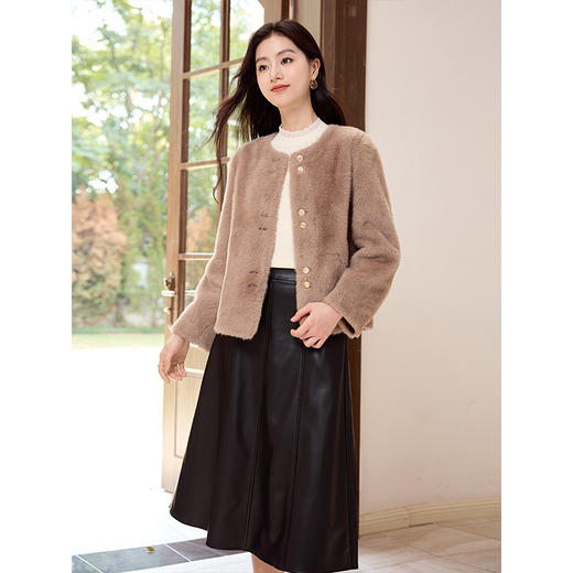 【年终特卖】熙世界气质名媛仿貂毛外套冬季2025新款宽松小香风保暖短款上衣 商品图3