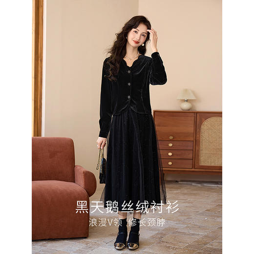 熙世界法式复古黑色丝绒衬衫长袖气质V领洋气小衫2025秋冬新款 商品图2