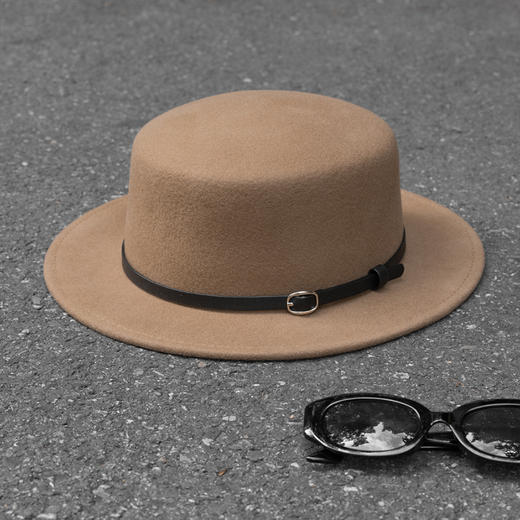 YL178疯帽子与爱丽丝 英伦复古羊毛呢礼帽子女帅气皮带平顶帽保暖毡帽秋冬新款 商品图3