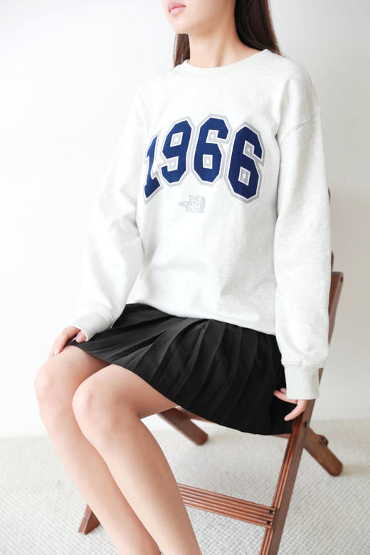 好软啊啊，摸一下就会爱上。学院风胸口字母圆领长袖卫衣A091158 商品图13