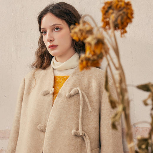 【暖冬内购】两三事 山影月色 2024冬季新款新中式盘扣长款羊毛呢外套女呢大衣 商品图3