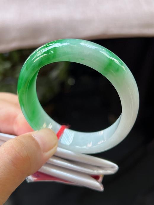 52 飘绿贵妃翡翠手镯 商品图2