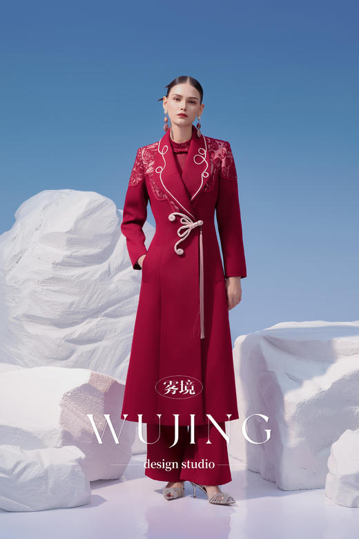 4202014 馥郁芳盈 进口斜纹TR料 立体绣花料大衣 雾境 商品图2