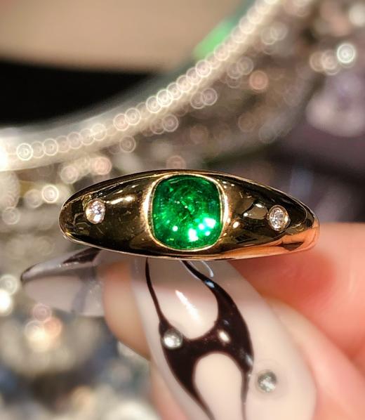 1克拉祖母绿糖塔戒指 商品图0