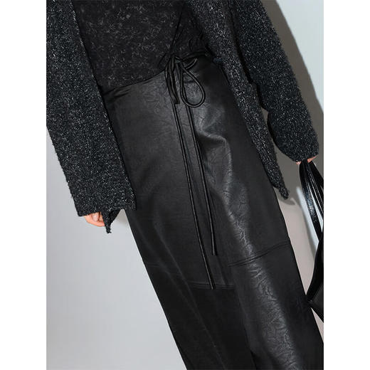 【秒杀】COCOBELLA静奢风折纸压花垂坠仿PU半身裙秋围裹式长裙HS3080 商品图1