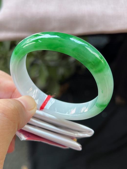 52 飘绿贵妃翡翠手镯 商品图0