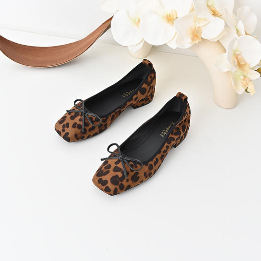 经典鲨2024年秋款时尚豹纹方头气质平底蝴蝶结一脚蹬单鞋女KW328-D37011 商品图2