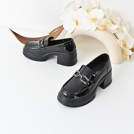 经典鲨2024年秋新款黑色圆头显高中粗跟一脚蹬乐福鞋单鞋女KC19-D37191 商品图2