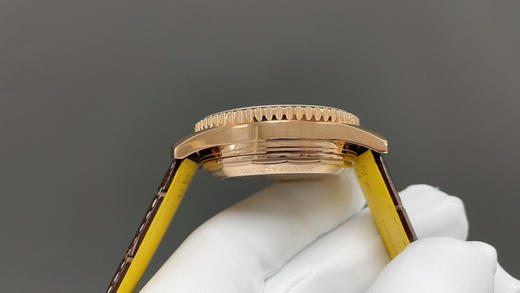 NOOBMaker百年灵❕❕全新航空计时腕表（Navitimer）问世70周年，百年灵以大胆色彩焕新演绎经典腕表。尺寸43mm➕316进口精钢『非国产材质』迭代款无疑是地道的航空计时腕表‼️‼️‼️ 商品图4