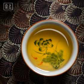 问鼎鼎者青花粉青慈航杯(鱼趣)（缺货）