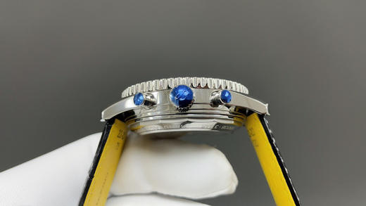 NOOBMaker百年灵❕❕全新航空计时腕表（Navitimer）问世70周年，百年灵以大胆色彩焕新演绎经典腕表。尺寸43mm➕316进口精钢『非国产材质』迭代款无疑是地道的航空计时腕表‼️‼️‼️ 商品图3
