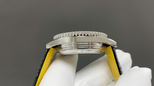 NOOBMaker百年灵❕❕全新航空计时腕表（Navitimer）问世70周年，百年灵以大胆色彩焕新演绎经典腕表。尺寸43mm➕316进口精钢『非国产材质』迭代款无疑是地道的航空计时腕表‼️‼️‼️ 商品图4