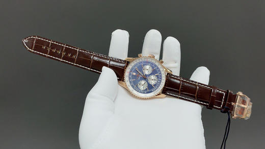 NOOBMaker百年灵❕❕全新航空计时腕表（Navitimer）问世70周年，百年灵以大胆色彩焕新演绎经典腕表。尺寸43mm➕316进口精钢『非国产材质』迭代款无疑是地道的航空计时腕表‼️‼️‼️ 商品图1