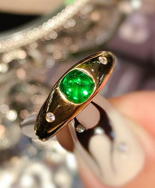 1克拉祖母绿糖塔戒指 商品图3