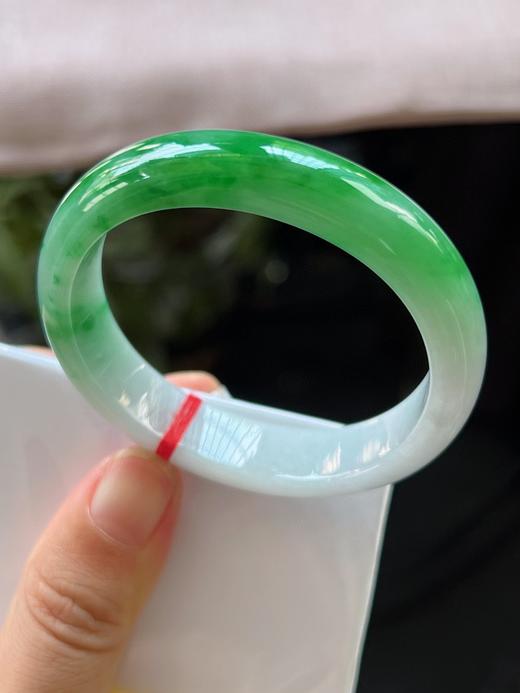 52 飘绿贵妃翡翠手镯 商品图4