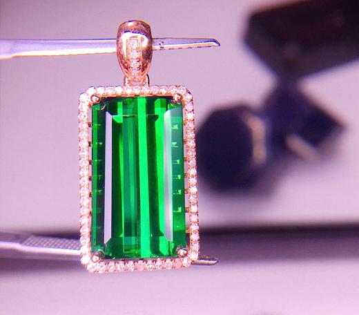 极美全净电光绿碧玺吊坠
8.6ct 商品图0