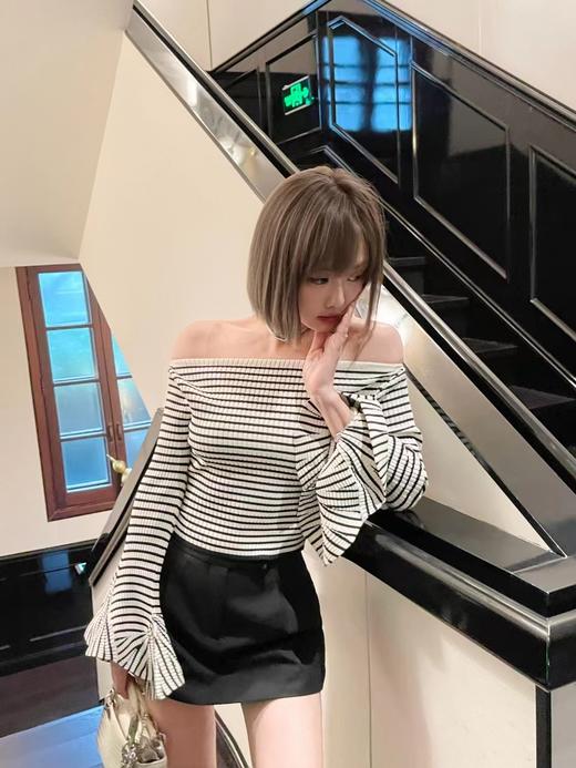 清仓捡漏 LINCHAOZHANG私服定制系列    LH240079露肩针织条纹上衣 LK240384细节裙裤 商品图1